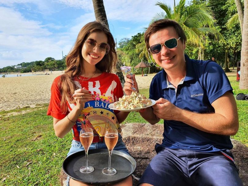 Дмитрий Комаров и Александра Кучеренко в Сингапуре на Новый год