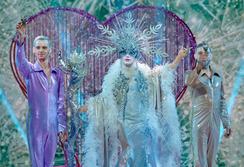 Тина Кароль под маской Снежной королевы