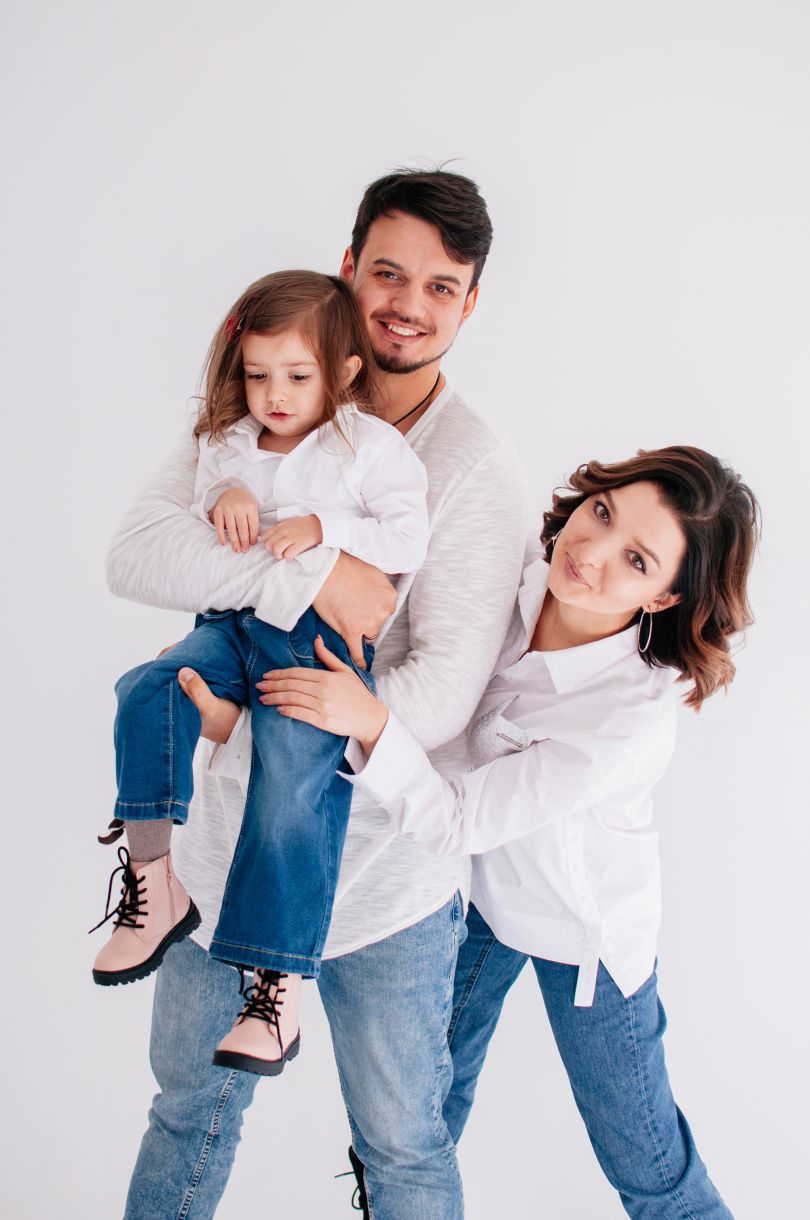 Яна Федотова з чоловіком Максимом і дитиною