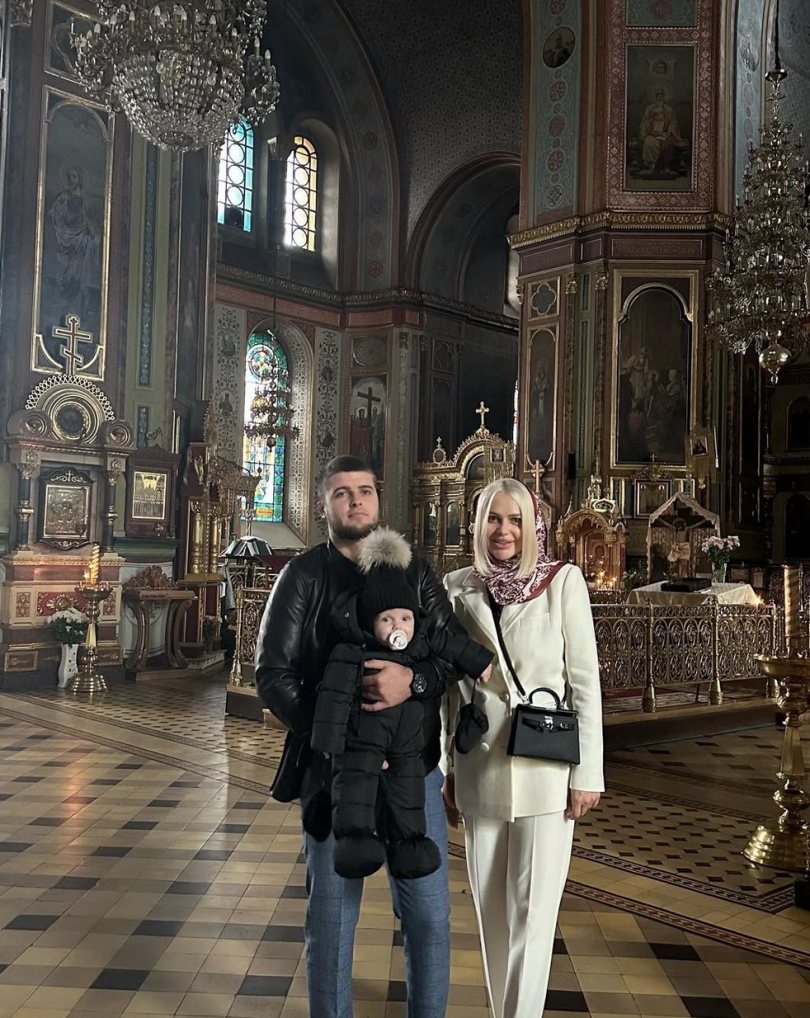 Анна Жук (Аннет) і її чоловік Володимир та син