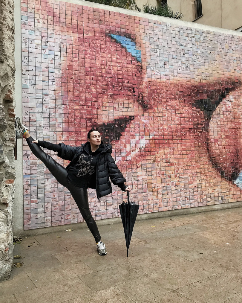 Dj Nana показала горячие фото с путешествия в Барселоне