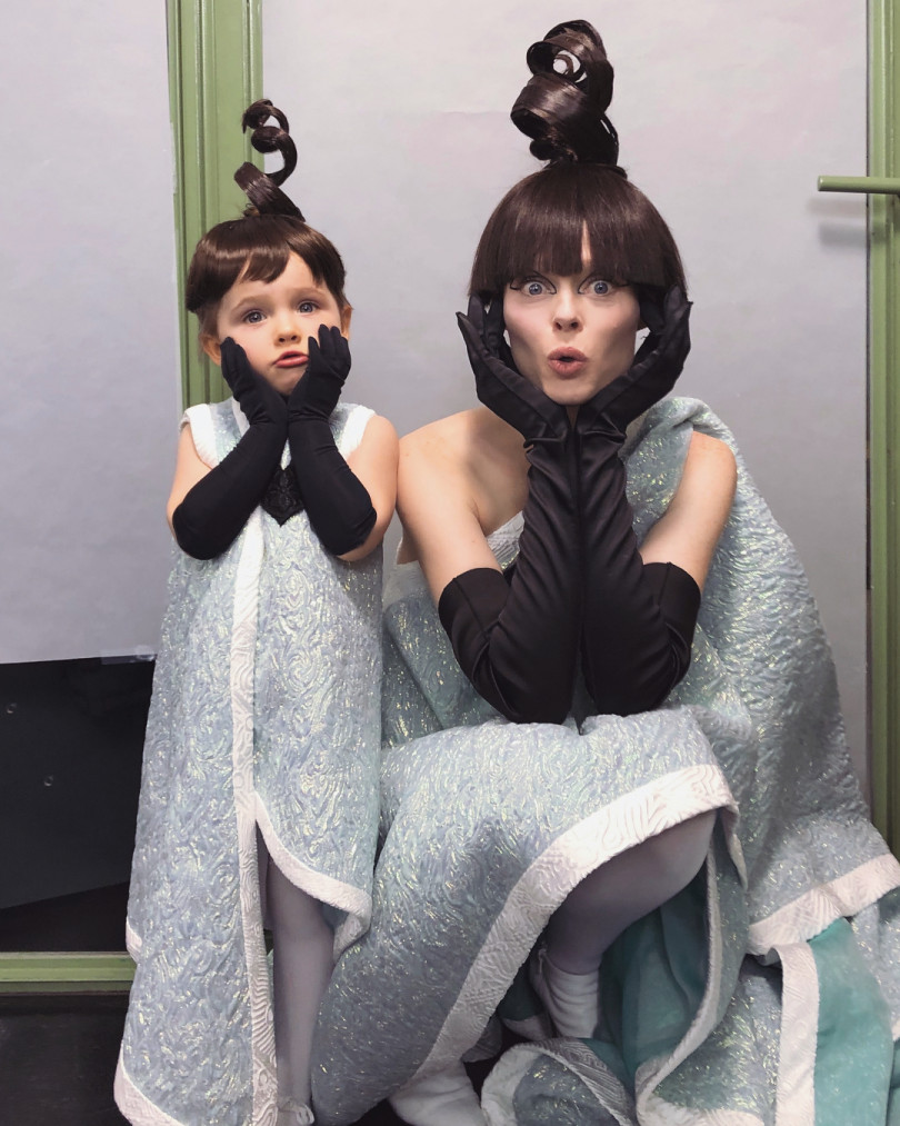 Беременная Коко Роша и ее двухлетняя дочь стали главными звездами показа Jean Paul Gaultier