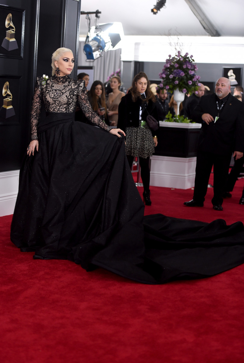 Леди Гага удивила поклонников скромным образом на премии 