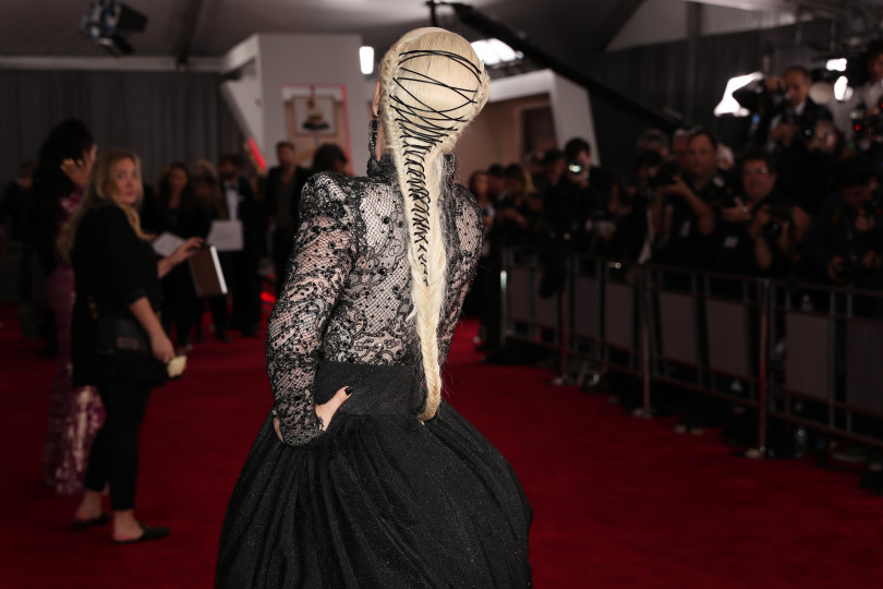 Леди Гага удивила поклонников скромным образом на премии 