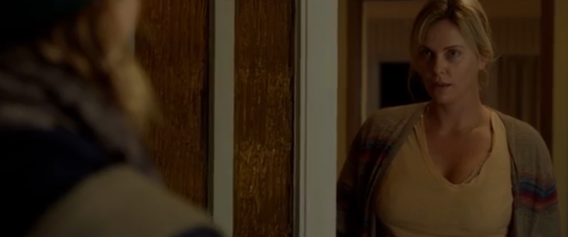 +15 кг: в сеть попало видео с располневшей Шарлиз Терон 