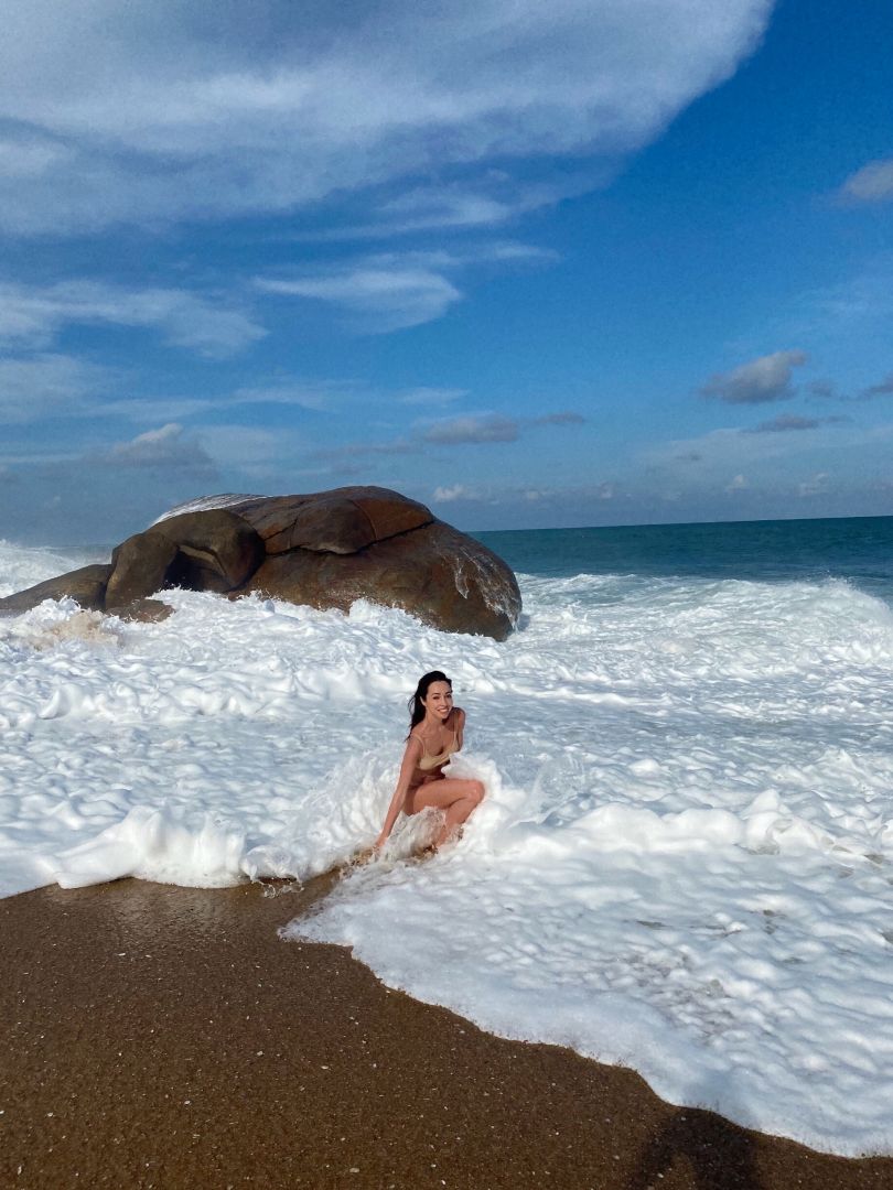 Екатерина Кухар на пляже