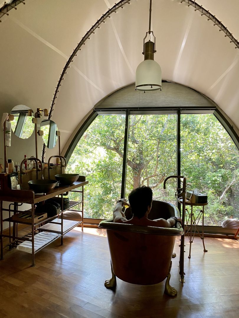 Муж Екатерины Кухар в отеле на Шри-Ланке