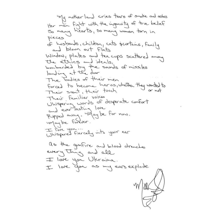 Міла Йовович написала листа українцям: його надрукували на сукні відомого бренду