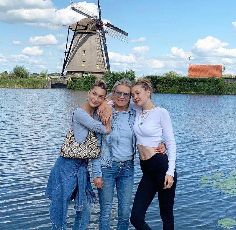 Белла, Йоланда та Джіджі Хадід 