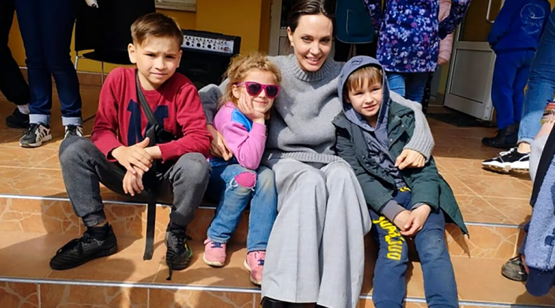 Анджеліну Джолі помітили ще в одному українському місті (фото) - Фото №2