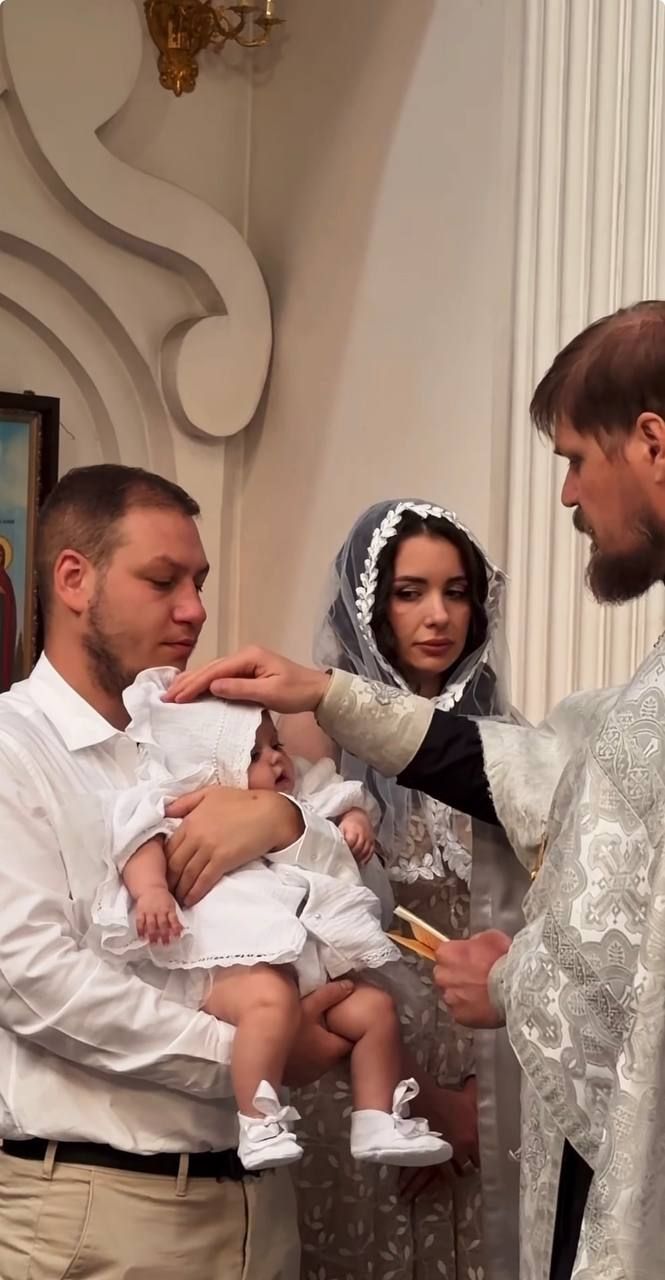 Переможниця «Холостяка» похрестила 6-місячну доньку і поділилась ніжними кадрами - Фото №2