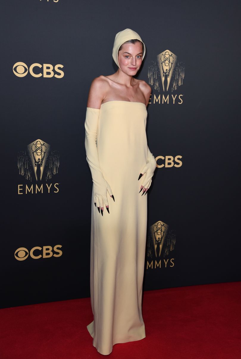 Красная дорожка Эмми 2021: Эмма Коррин