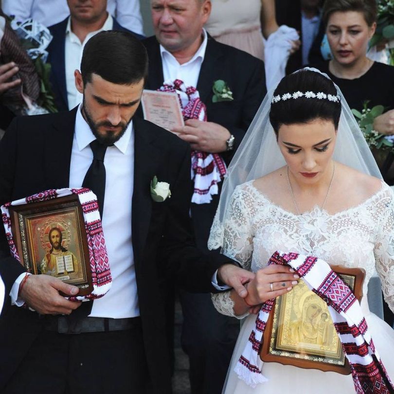 Анастасия Приходько и ее муж Александр на венчании