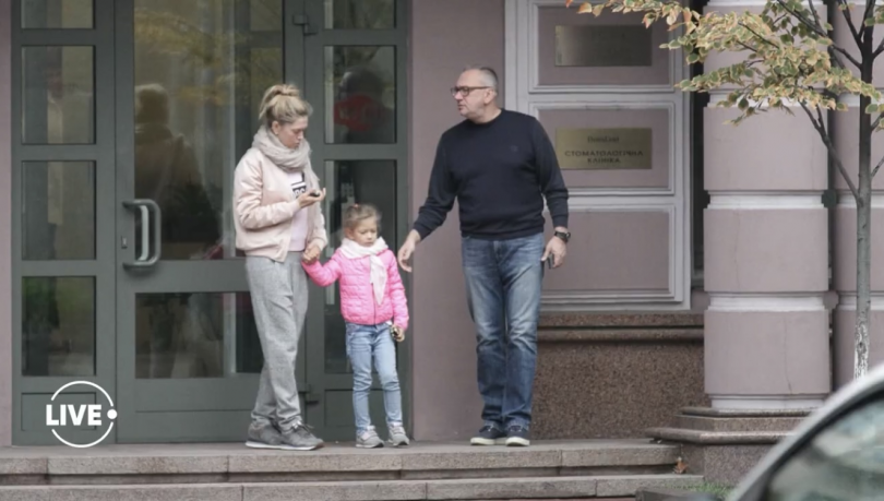 Вера Брежнева и Константин Меладзе с младшей дочерью певицы