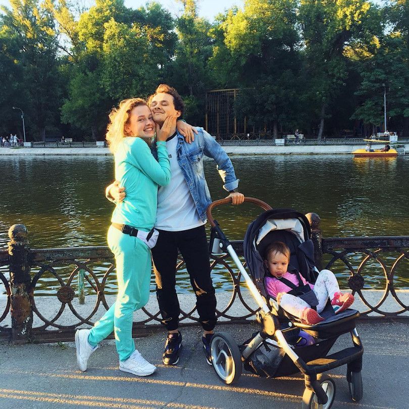 Костянтин Войтенко з дружиною і дитиною