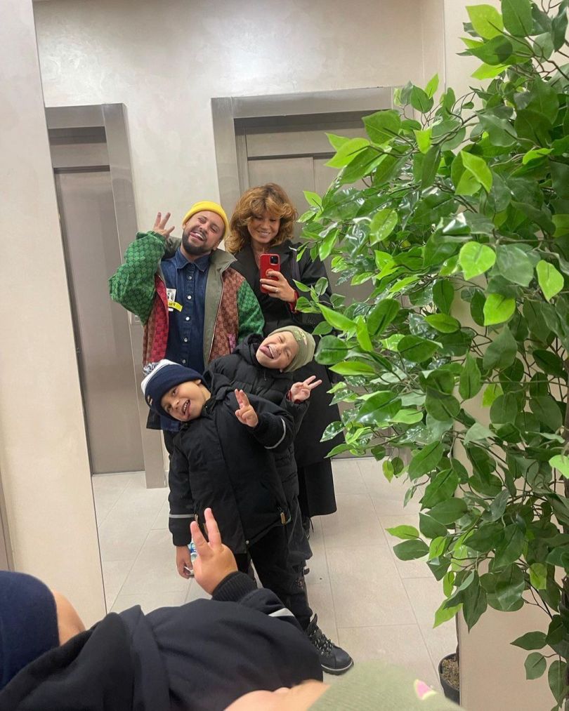 MONATIK з дружиною Іриною і синами