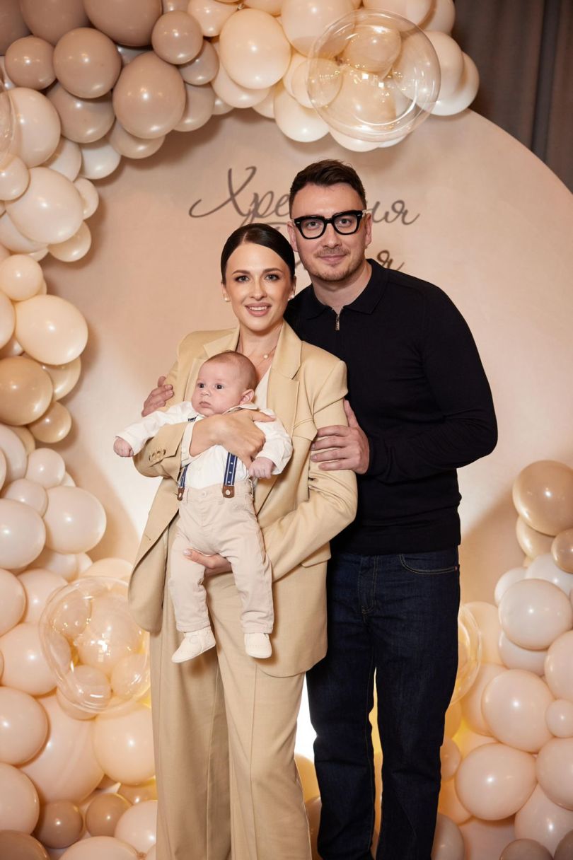 Ivan NAVI вперше показав спільне фото з дружиною та сином