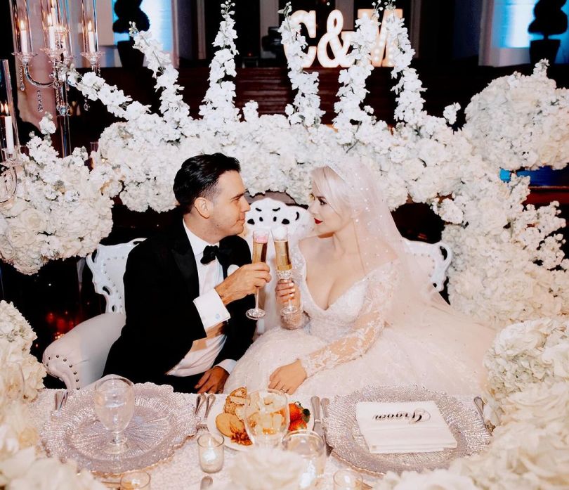 Міка Ньютон показала своє пишне весілля в США