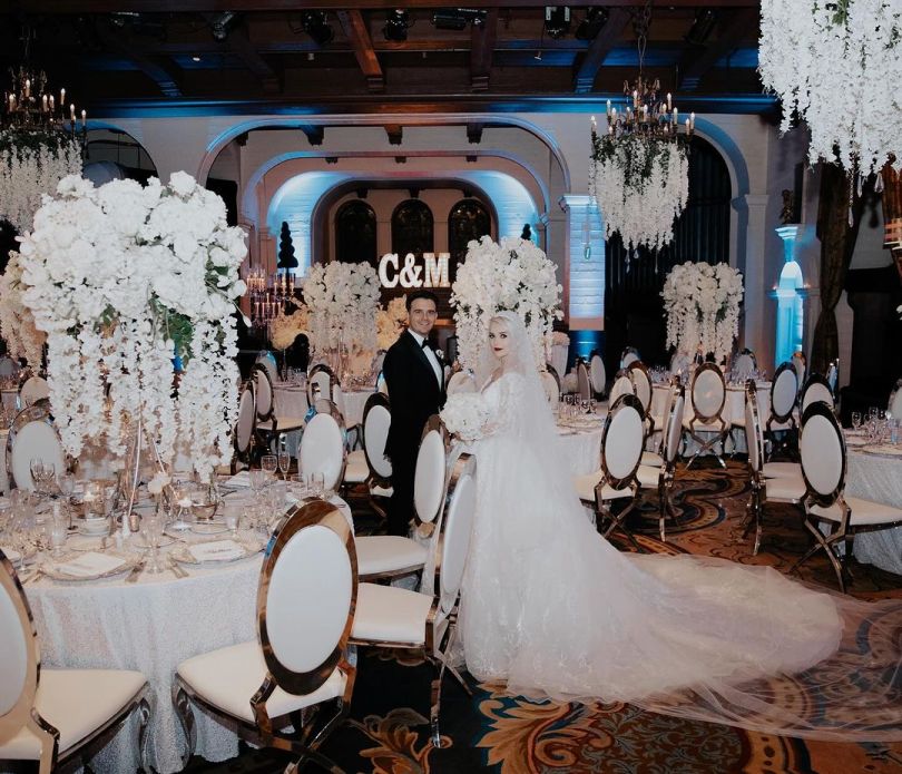 Весілля Міки Ньютон