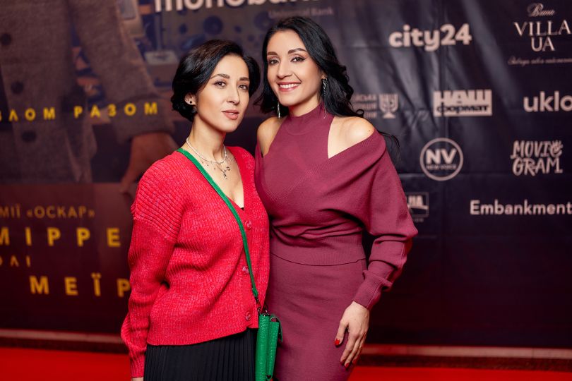 Ганна та Ангеліна Завальські з гурту The Alibi Sisters