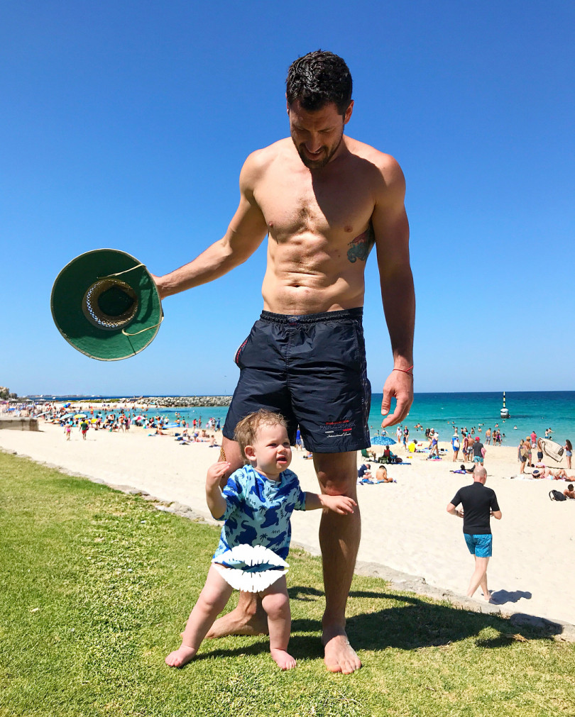 Максим Чмерковский станцевал с маленьким сыном