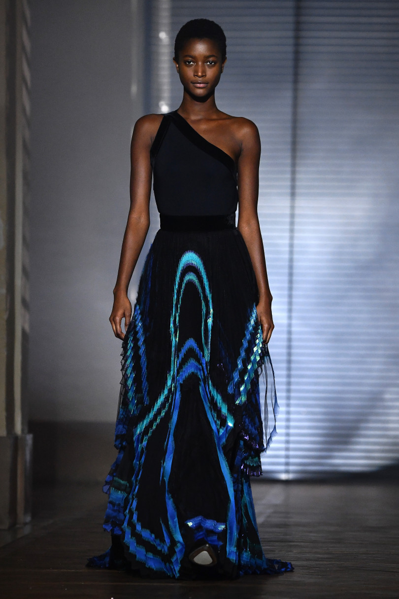 Благородство и сила: в Париже прошел показ Givenchy Couture