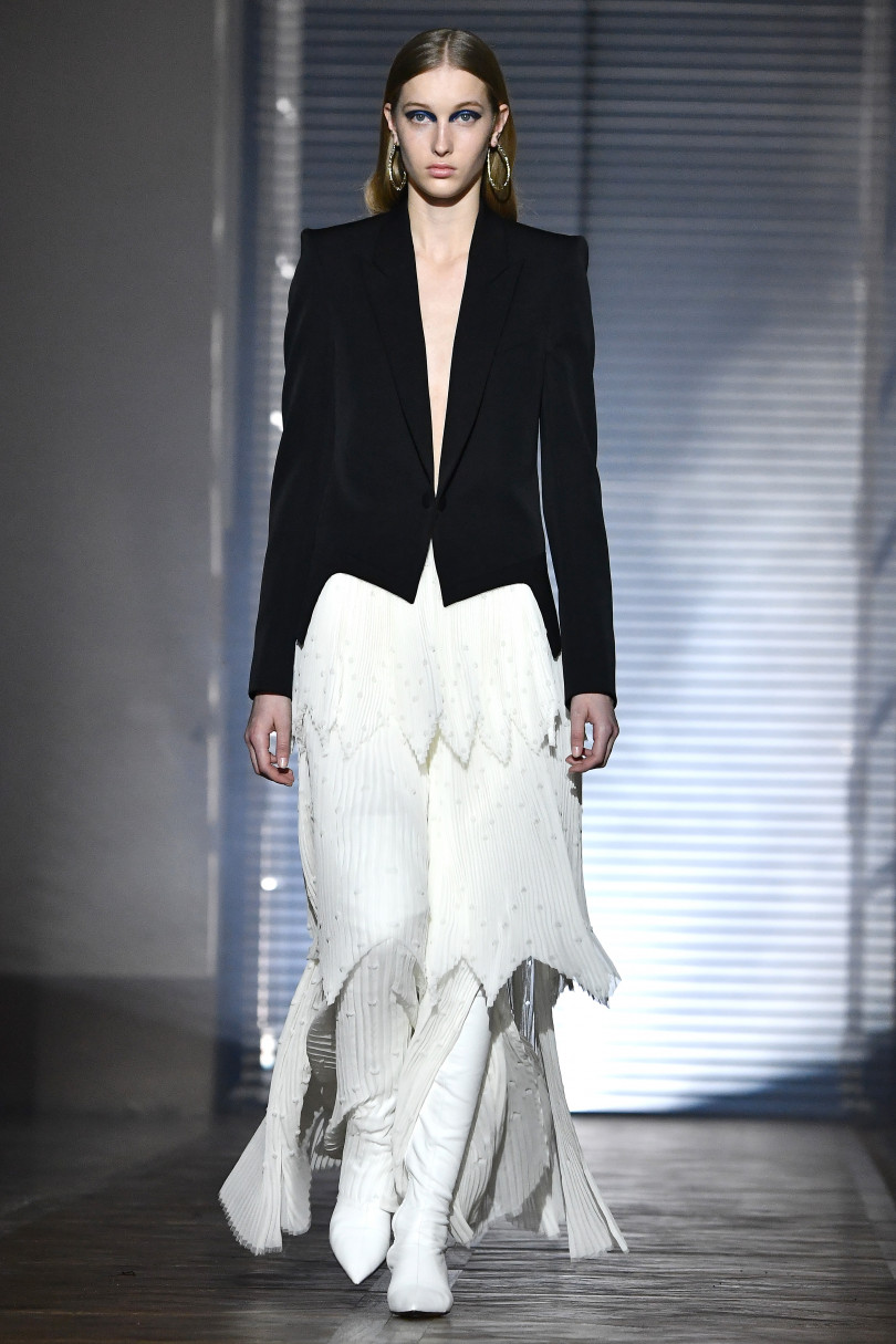 Благородство и сила: в Париже прошел показ Givenchy Couture