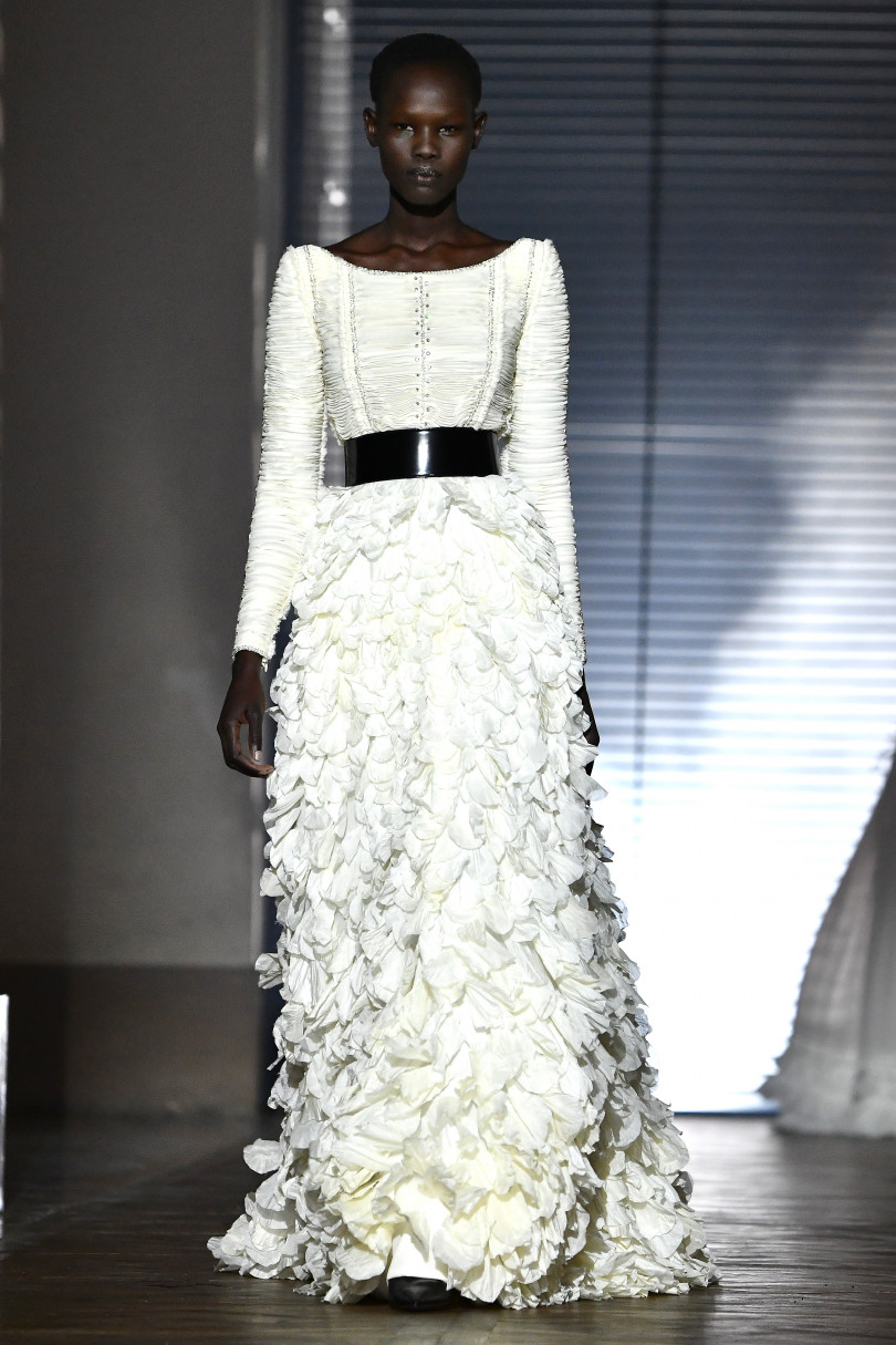 Благородство и сила: в Париже прошел показ Givenchy Couture