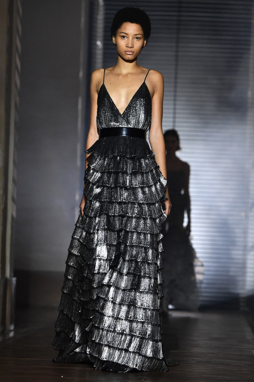 Благородство и сила: в Париже прошел показ Givenchy Couture