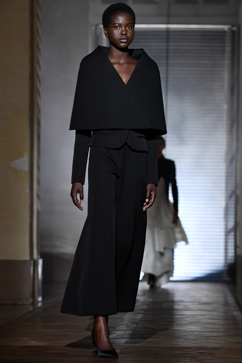 Благородство и сила: в Париже прошел показ Givenchy Couture