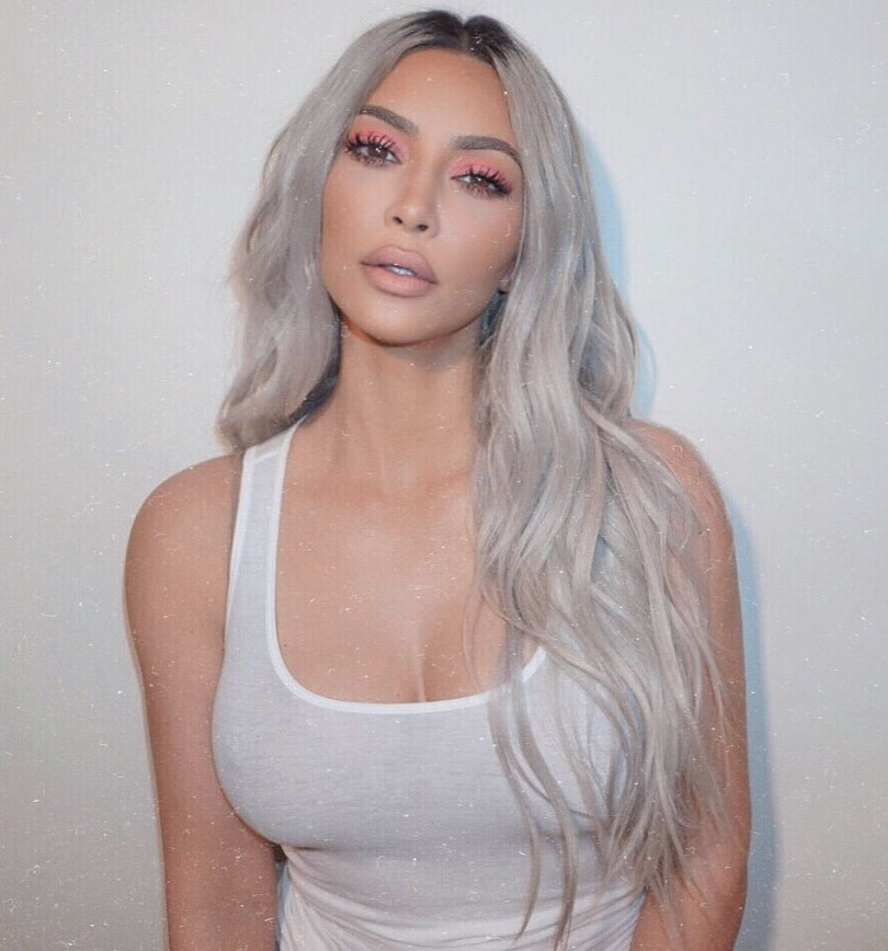 Ким Кардашьян селфи