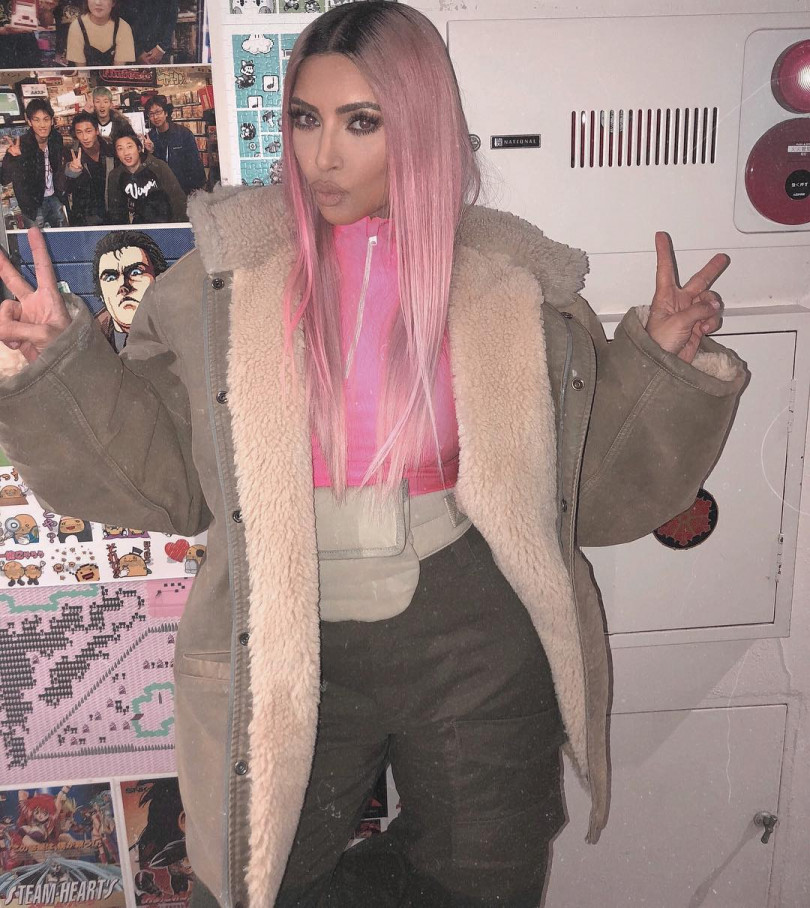 Ким Кардашьян с розовыми волосами