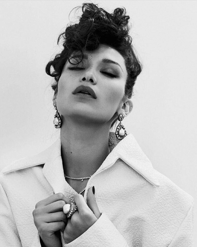 Белла Хадид в ретро-фотосессии