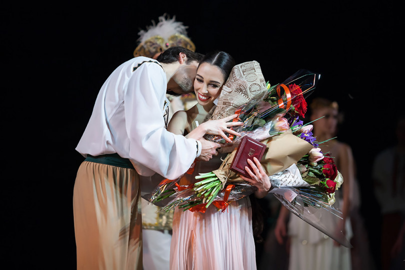 Екатерина Кухар и ее муж Александр Стоянов на сцене Национальной оперы Украины