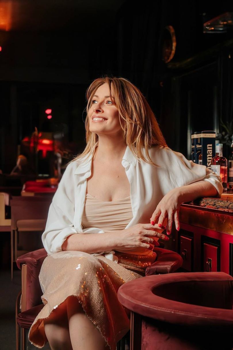 Олена Кравець посміхається