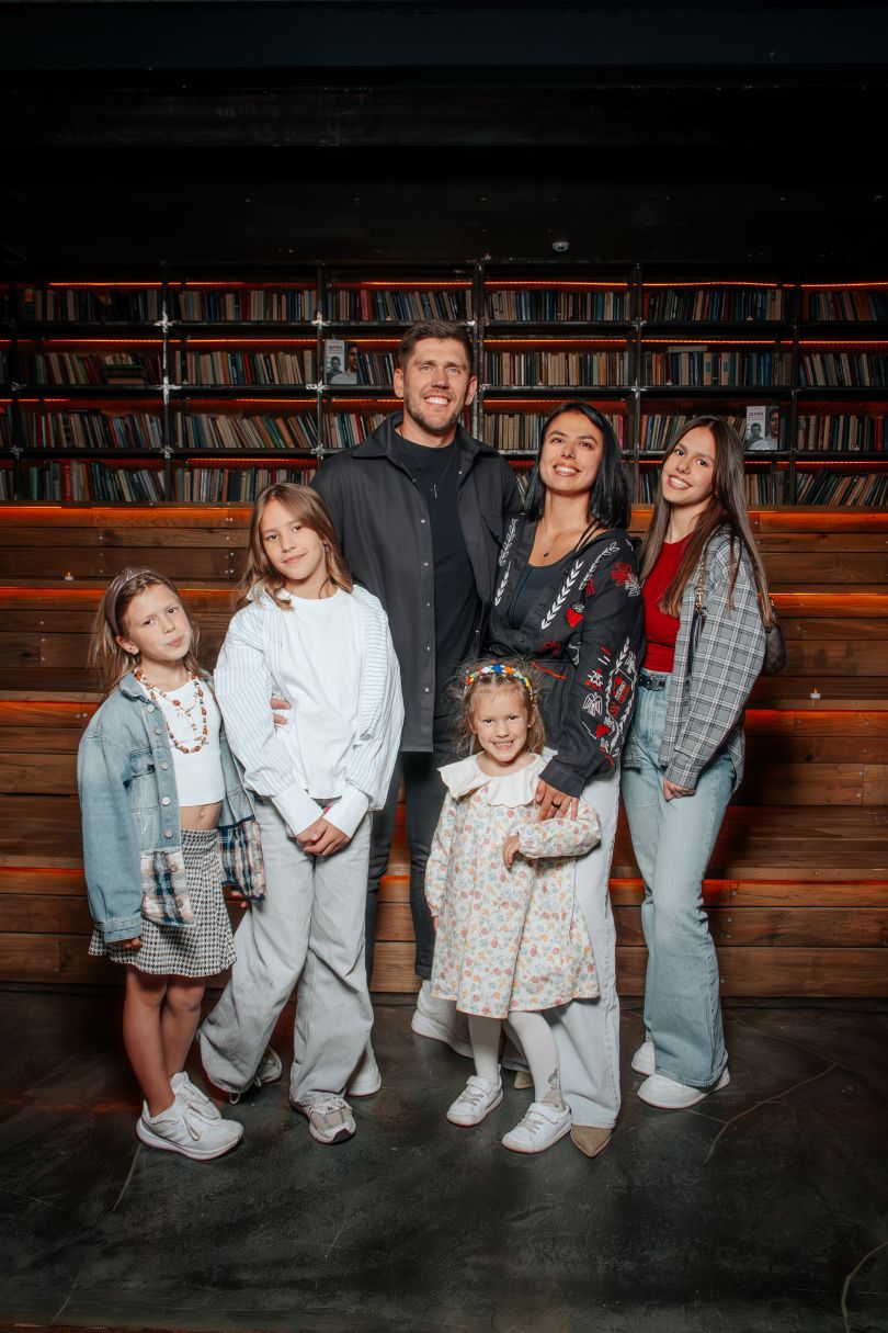 Ігор та Марина Фостенки з дітьми