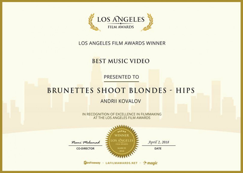 runettes Shoot Blondes
