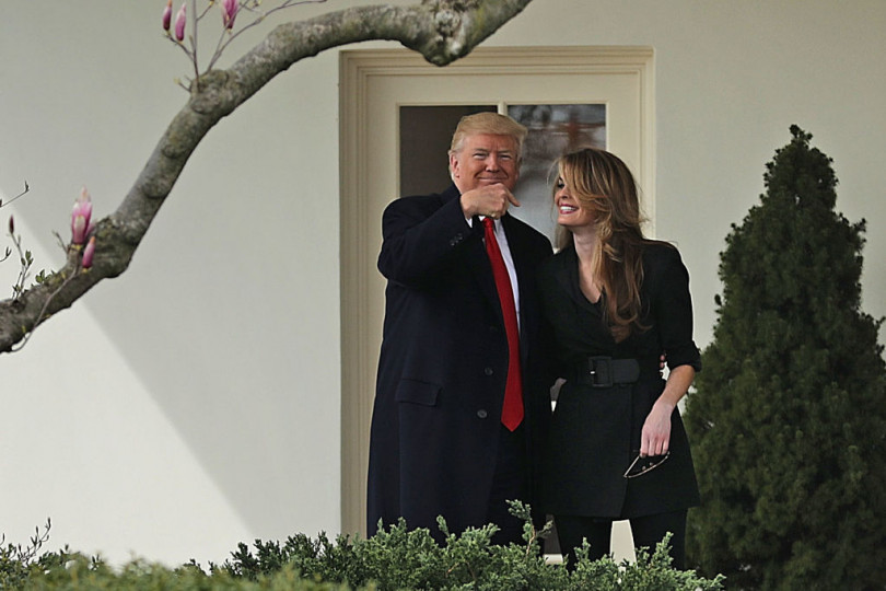 Дональд Трамп с увольненной сотрудницей