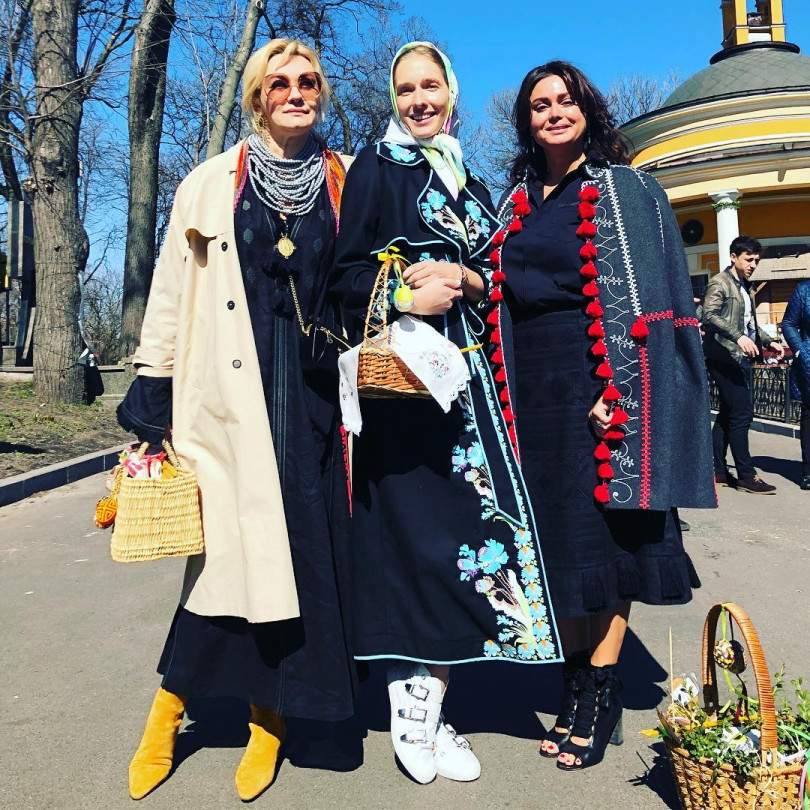 Катя Осадчая святит пасхи