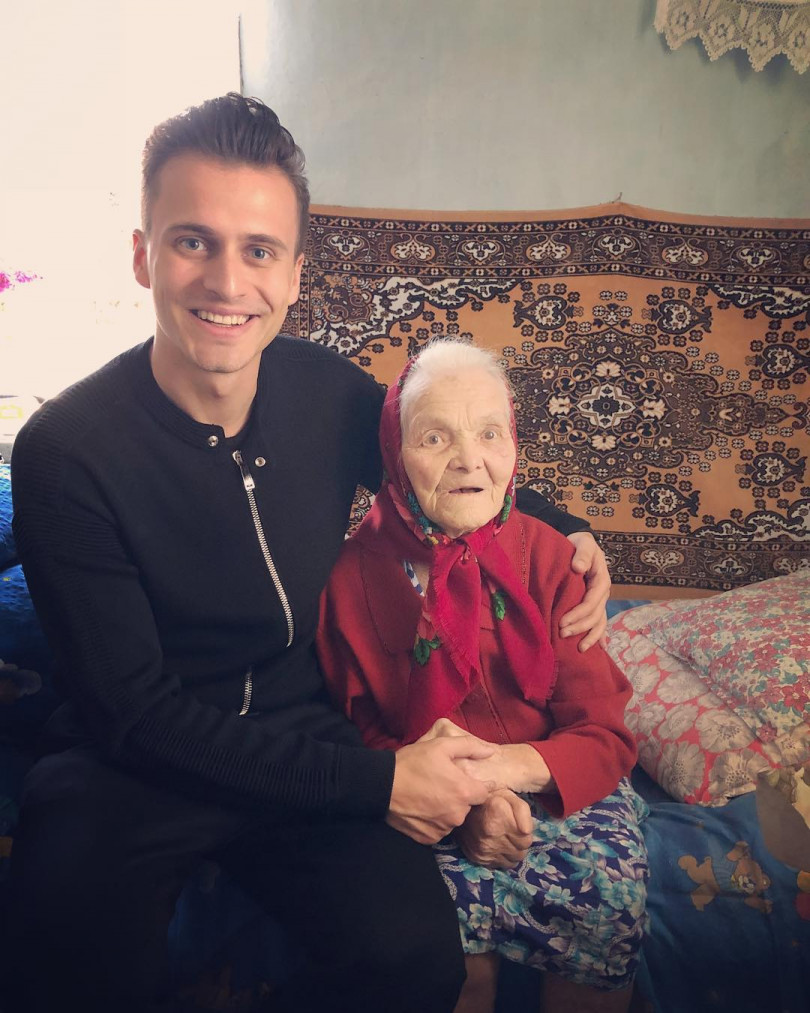 Александр Скичко с бабушкой