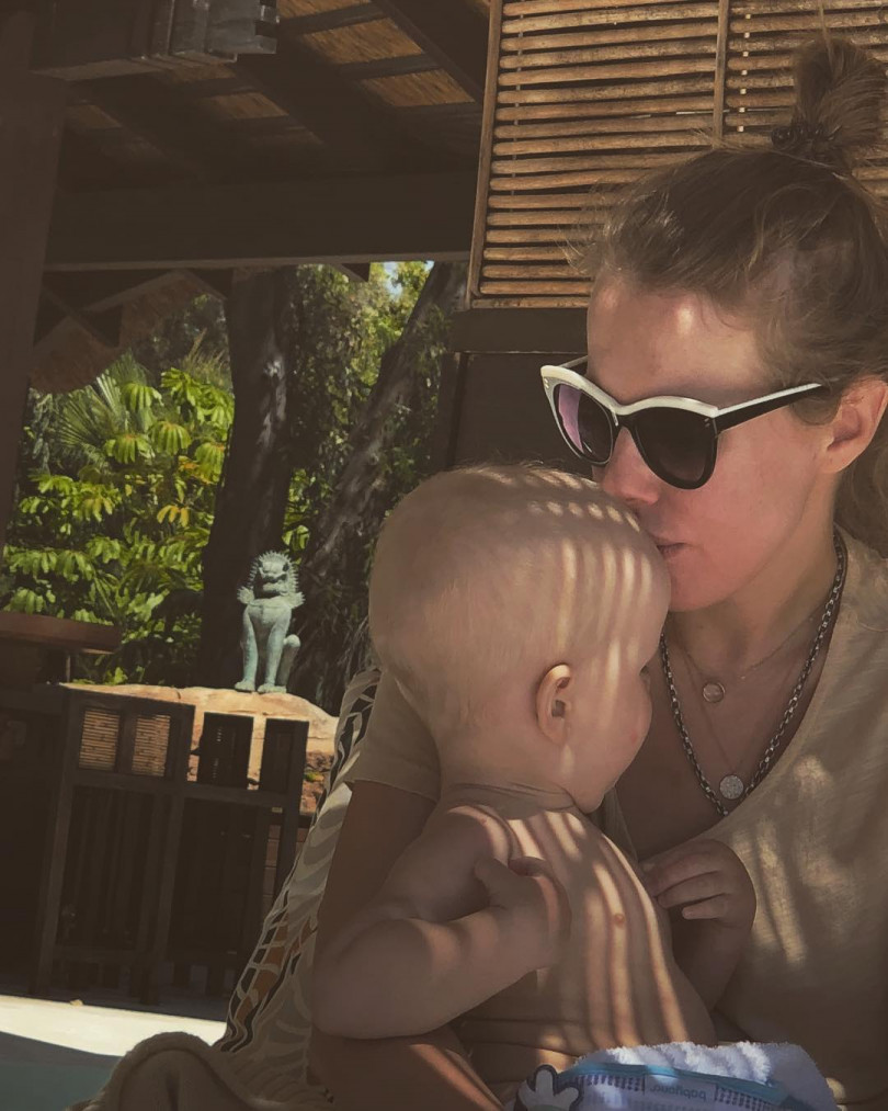 Ксения Собчак с мужем и сыном в Испании