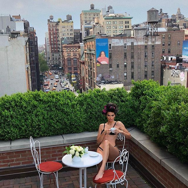 Кендалл Дженнер на крыше