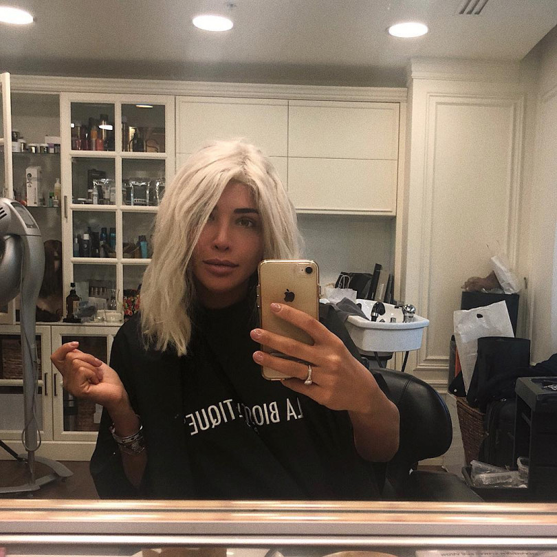 Санта Димопулос блондинка