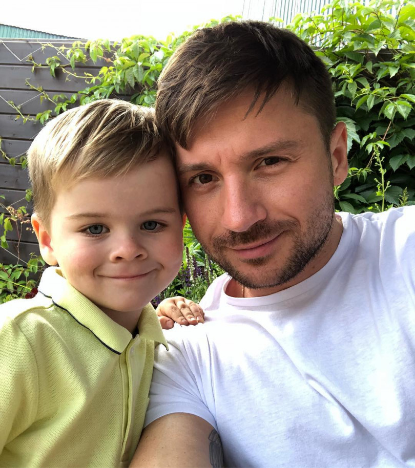 Сергей Лазарев показал сына