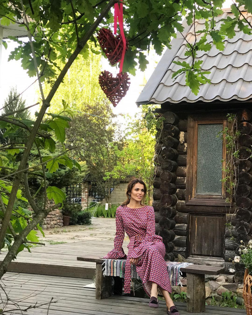 Сати Казанова уехала работать на Бали