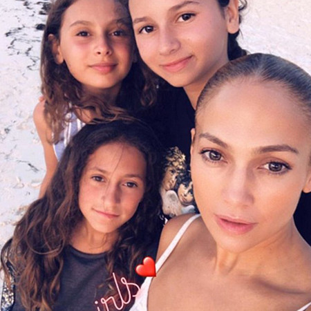 Дженнифер Лопес с детьми