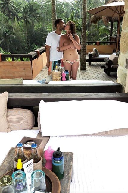 Крисси Тейген топлес