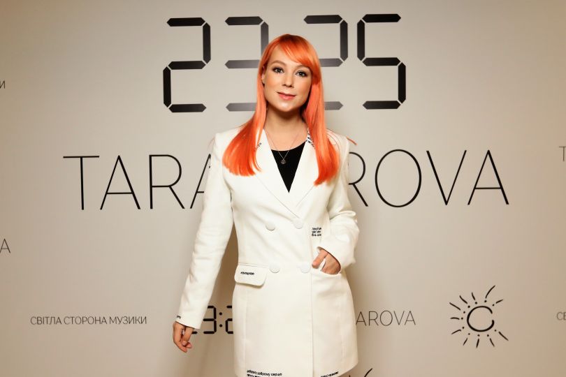Светлана Тарабарова в белом наряде