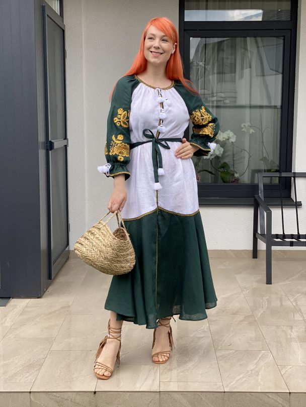 Светлана Тарабарова в платье-вышиванке