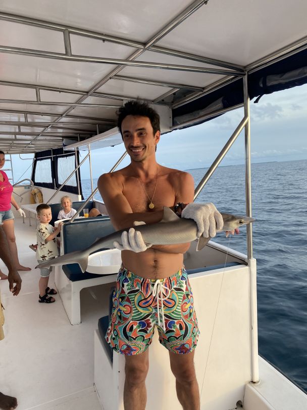 Александр Стоянов поймал акулу